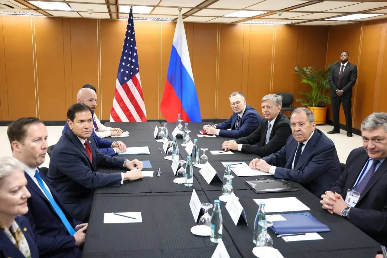 Chanceler da Rússia diz que Zelensky precisará ir a Moscou se quiser se reunir com Putin