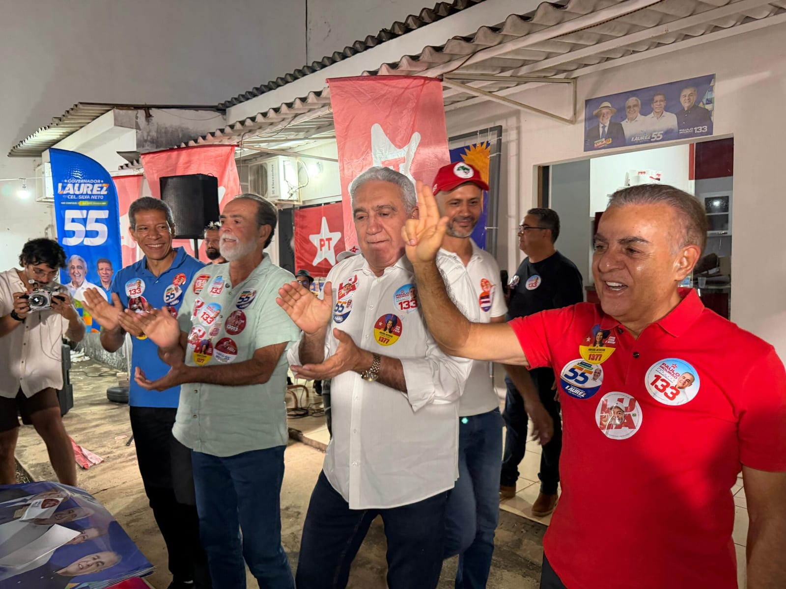 Ao lado de Laurez e Mourão, Vilela participa da inauguração do Comitê Lula
