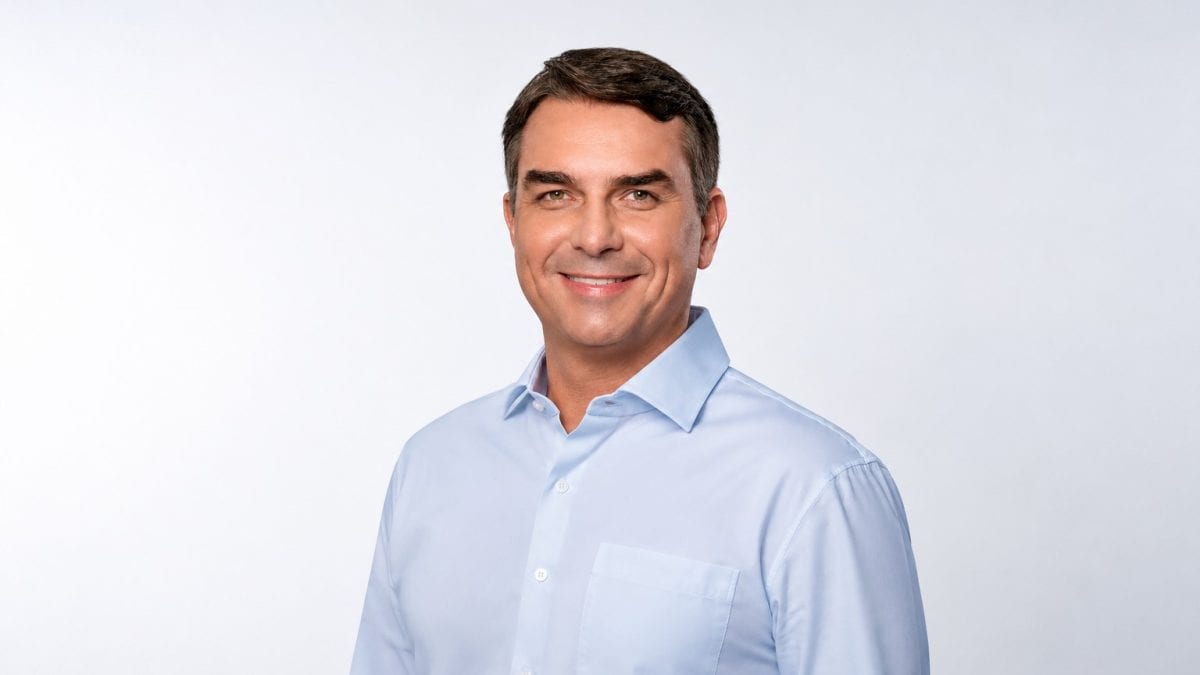 Flávio Bolsonaro pode reduzir Estado e retomar privatizações