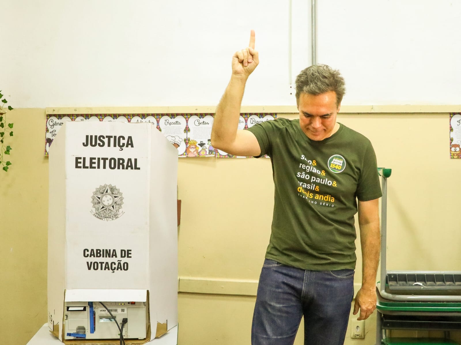 Denis Andia votou em Santa Bárbara d’Oeste neste domingo (4)