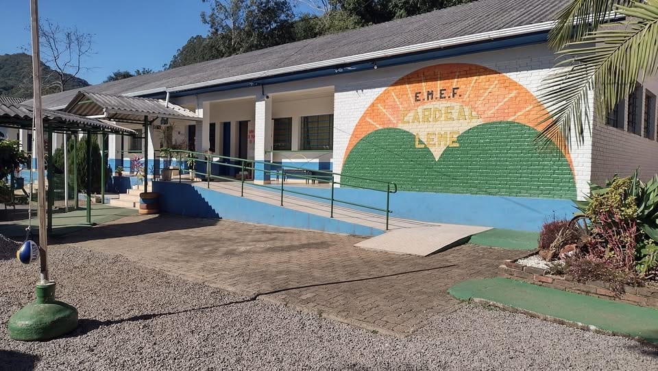 EMEF Cardeal Leme completa 127 anos e é elogiada na Câmara