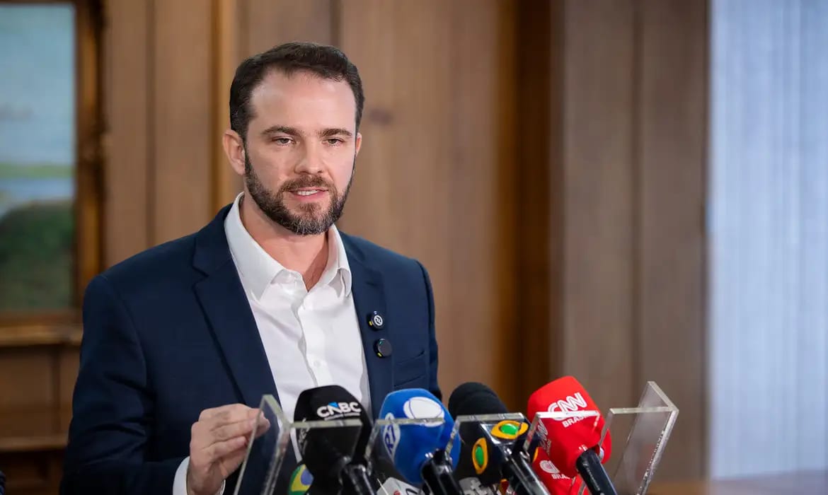Governo prevê salário mínimo de R$ 1.741 no ano que vem