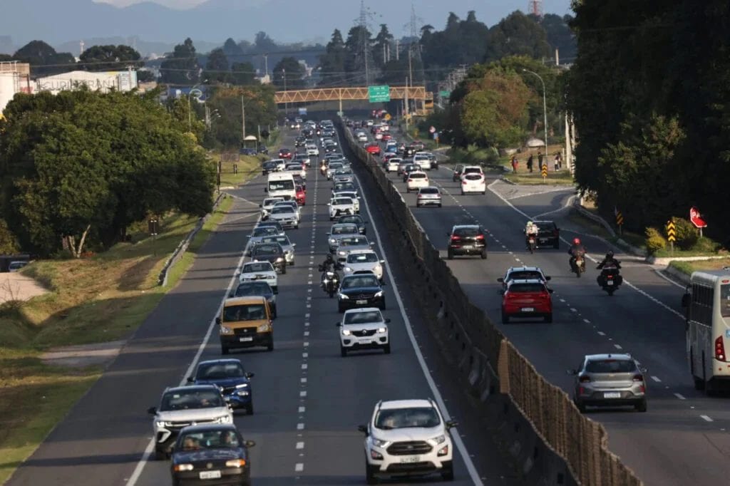 Fluxo na BR-277 entre Curitiba e o Litoral deve chegar a 150 mil veículos