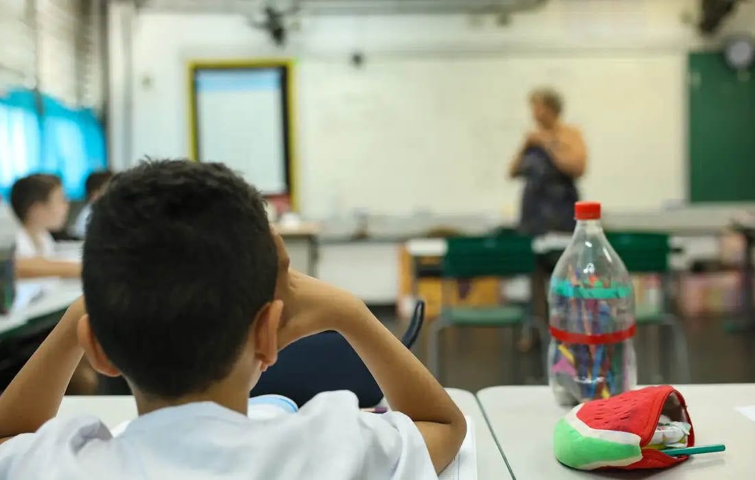 Gasto por aluno no Brasil é 30,39% da média da OCDE em 2023
