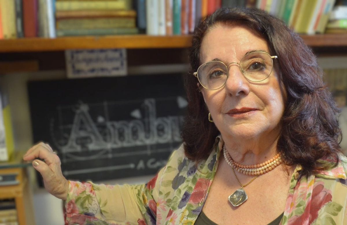 Maria Helena Weber: “Vivo uma esquizofrenia narrativa”