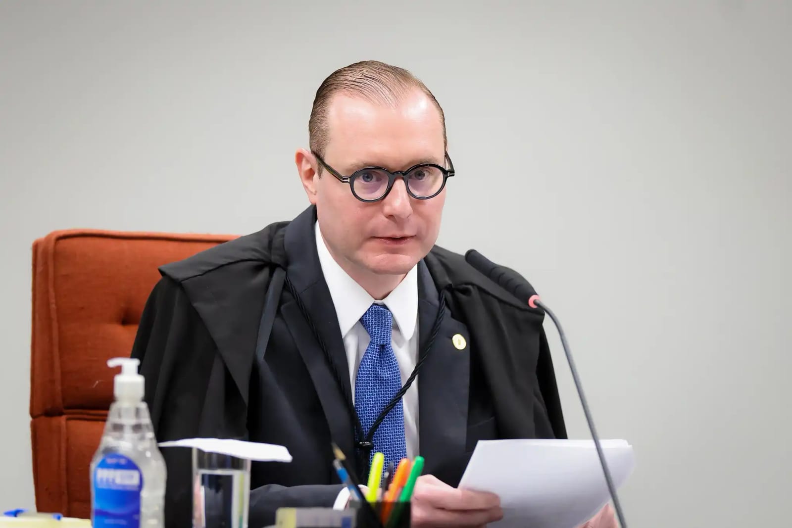 Cristiano Zanin, do STF, estende até as 19 horas votação das eleições no Brasil