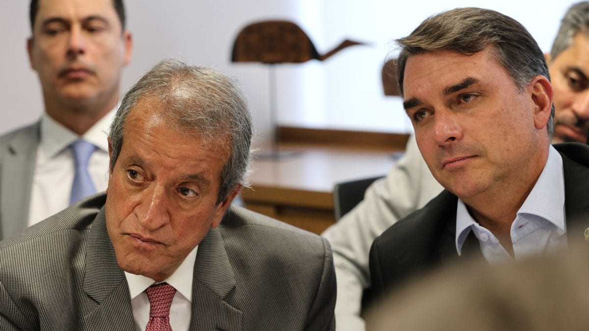 Flávio Bolsonaro reuniu 8,9 mil em Copacabana