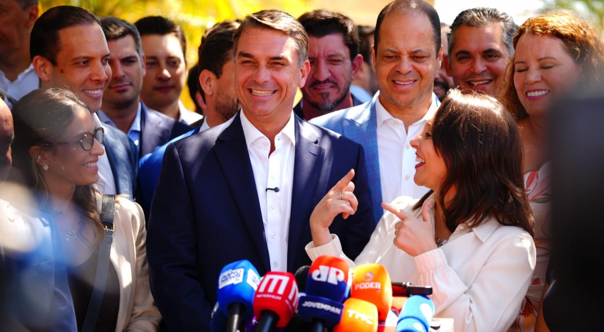 Datafolha 2º turno: Flávio Bolsonaro tem vantagem entre evangélicos e região Sul