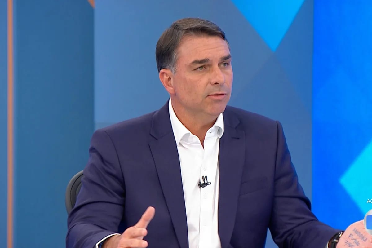 Flávio se esquiva sobre contrato de Dark Horse e Vorcaro: "Não cabe a mim"