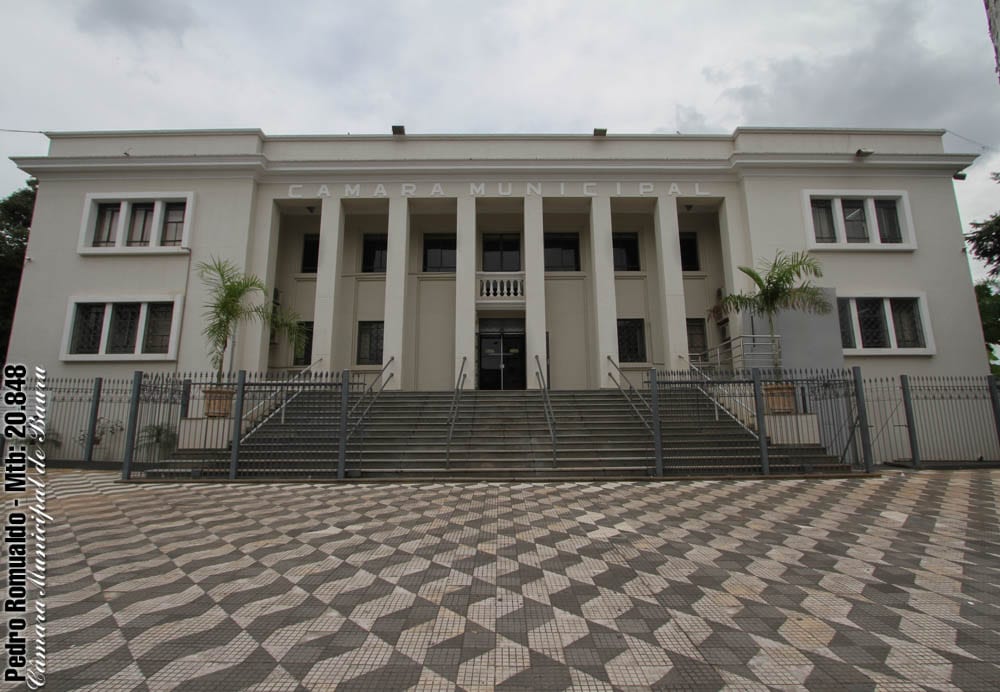 Câmara de Bauru instala CEI para investigar contratos de lixo