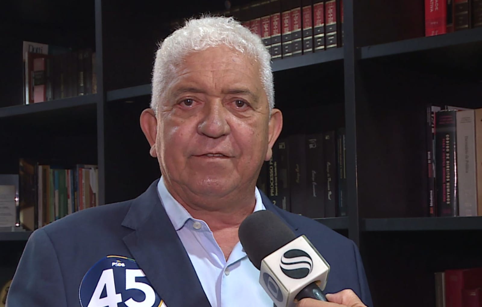 Emanuel Cacho promete pagar direitos do magistério no 1º ano