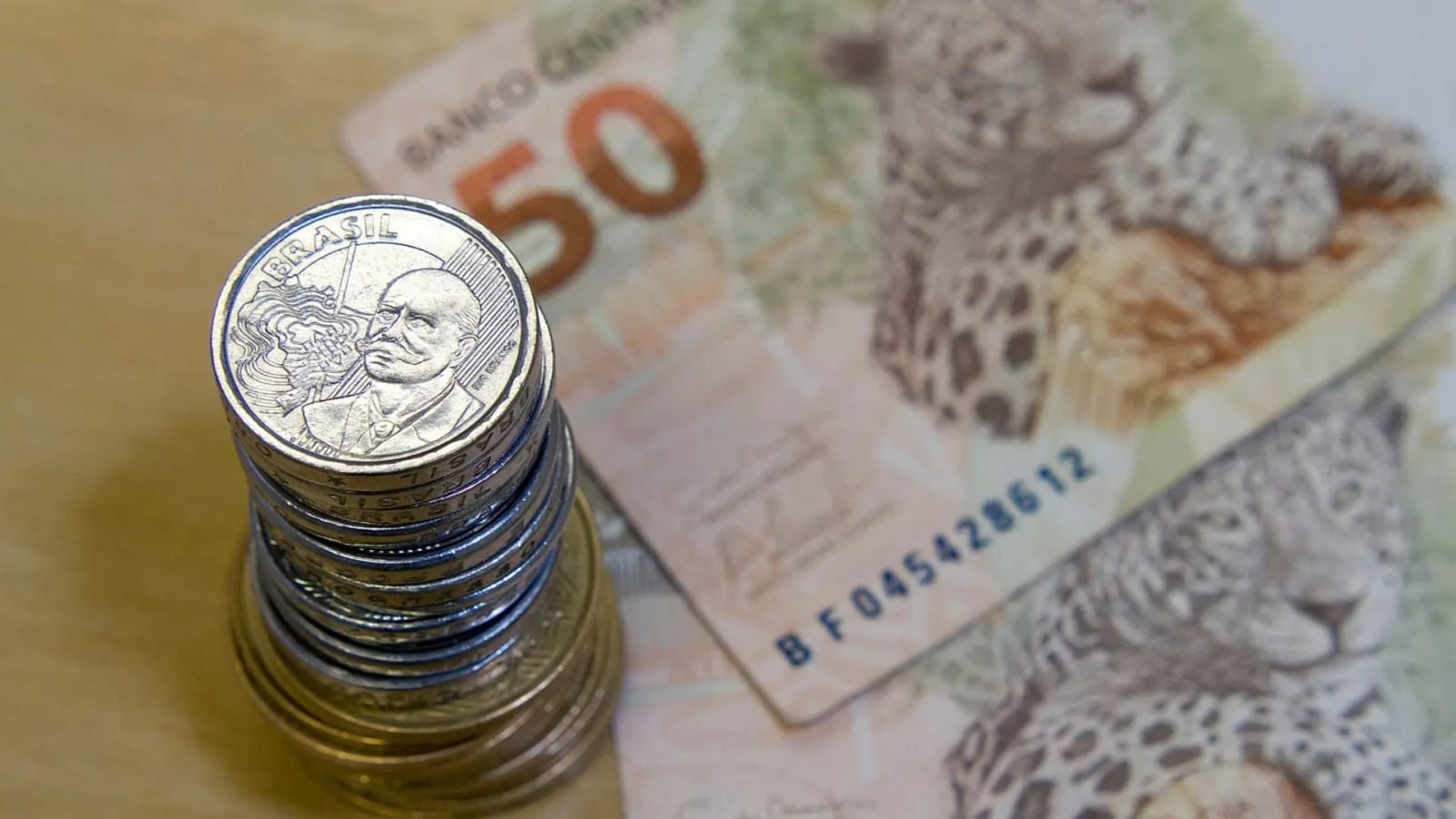 Governo prevê salário mínimo de R$ 1.741 para 2027, alta de R$ 120
