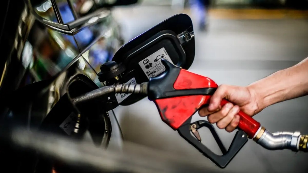 Gasolina vai ficar mais barata em agosto; saiba o que muda