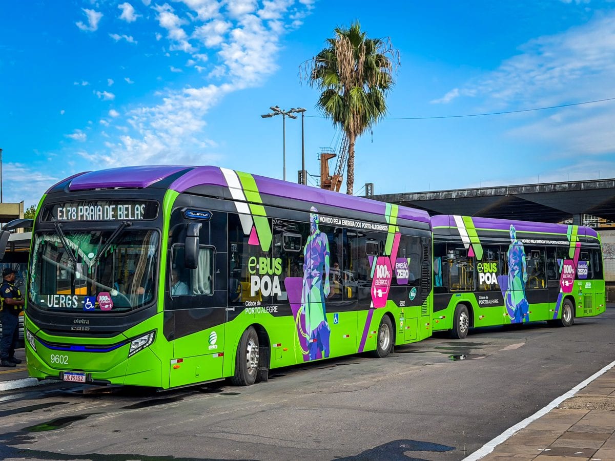 Porto Alegre completa dois anos de ônibus 100% elétricos