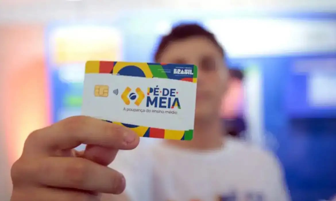 ‘Principal qualidade do Pé-de-Meia é distribuir renda’, avalia professor da USP