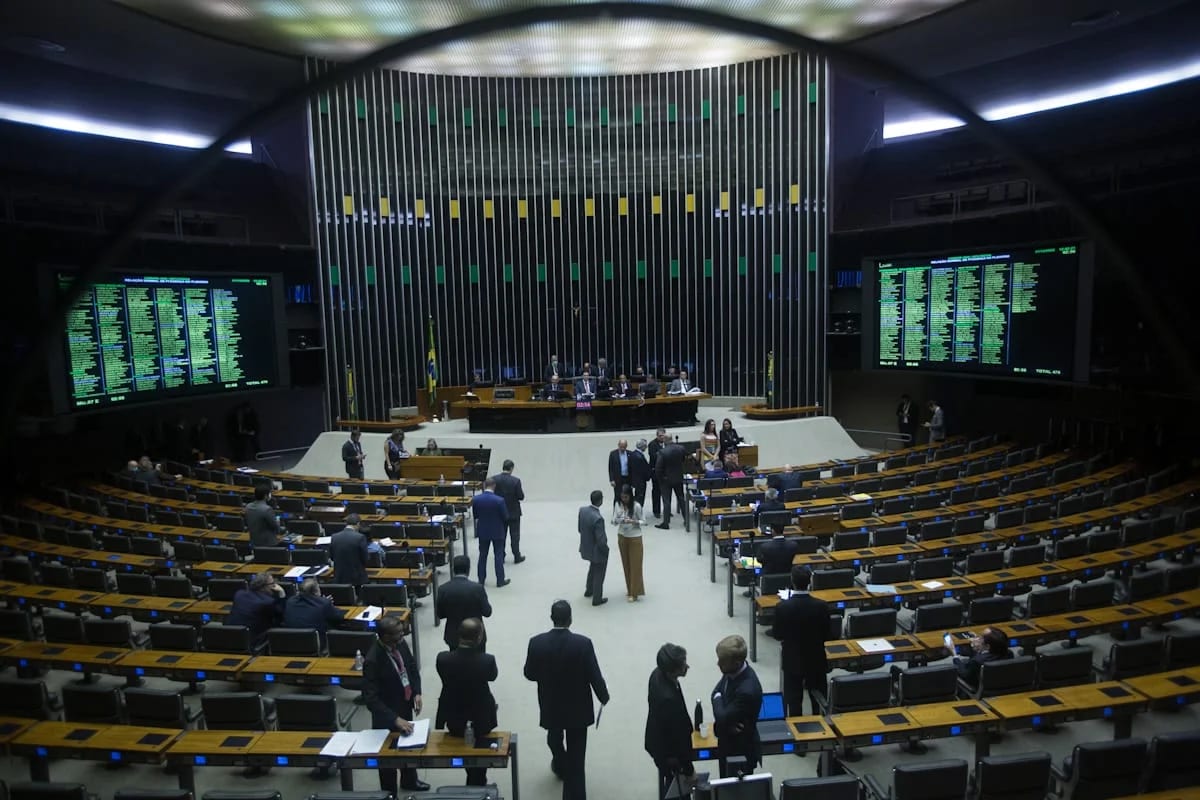 Câmara vai implementar fim da 6x1 na semana que vem, diz Motta