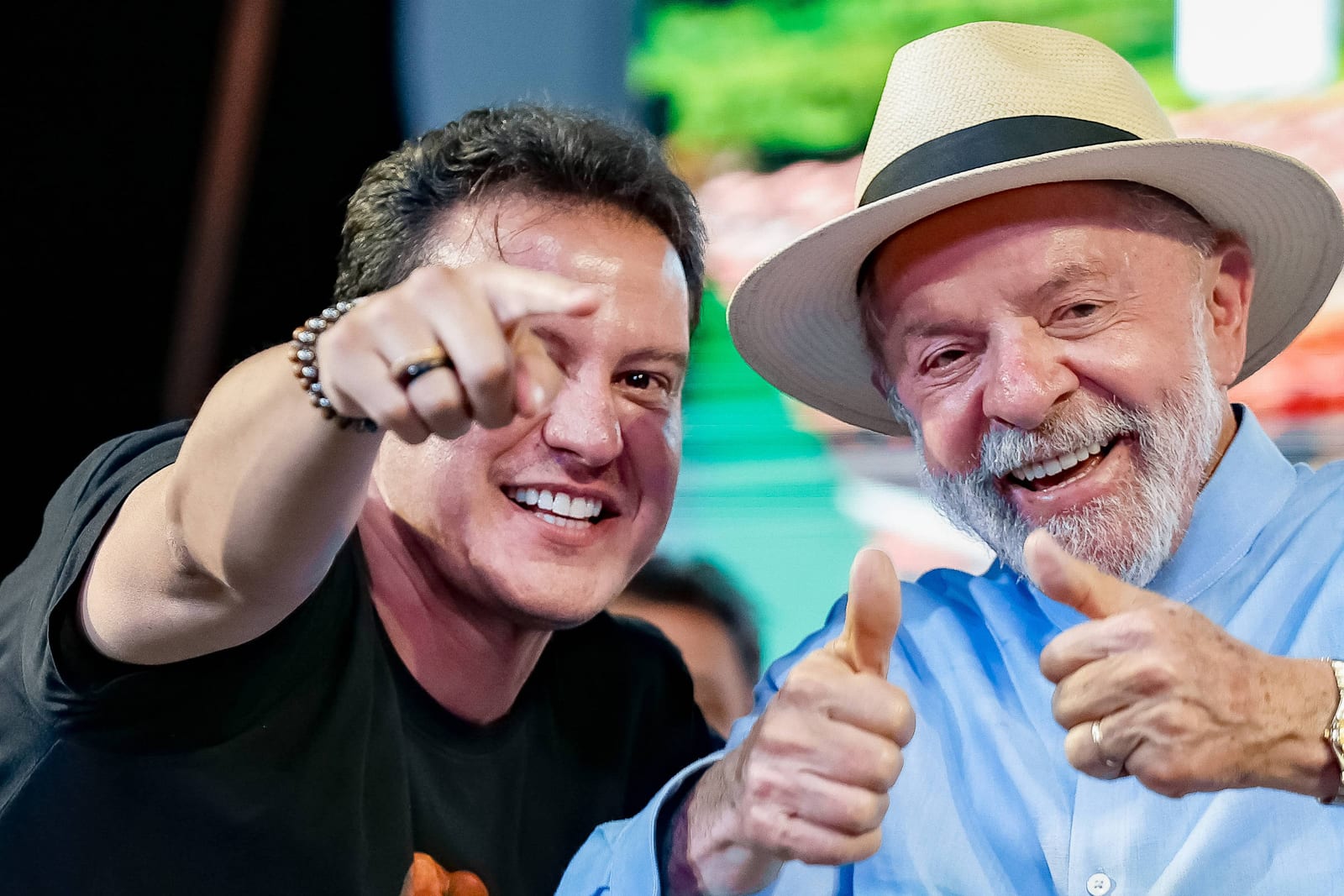 Camarão cita Flávio Dino 16 vezes em plano de governo de 70 páginas