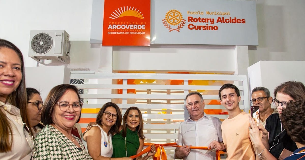 Zeca entrega escola Rotary Alcides Cursino requalificada em Arcoverde