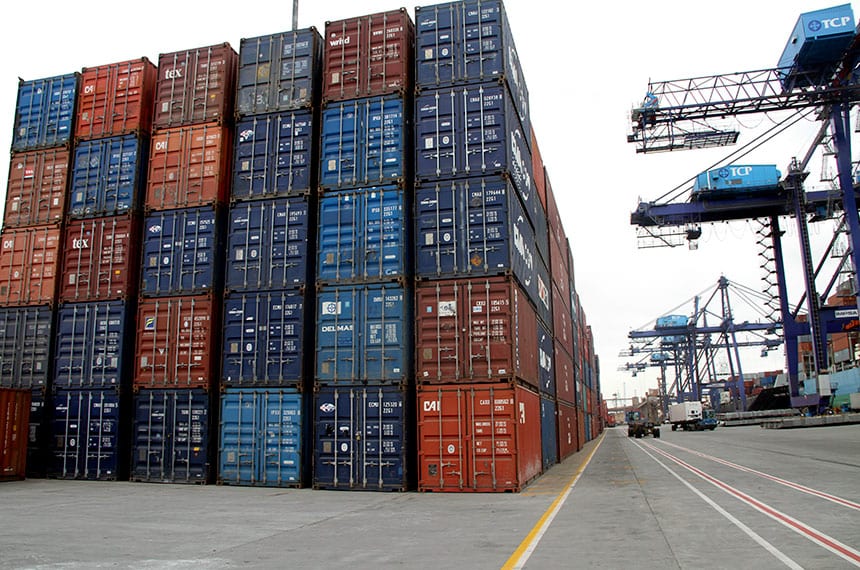 Alcolumbre prorroga MPs que protegem exportadores e subsidiam combustíveis