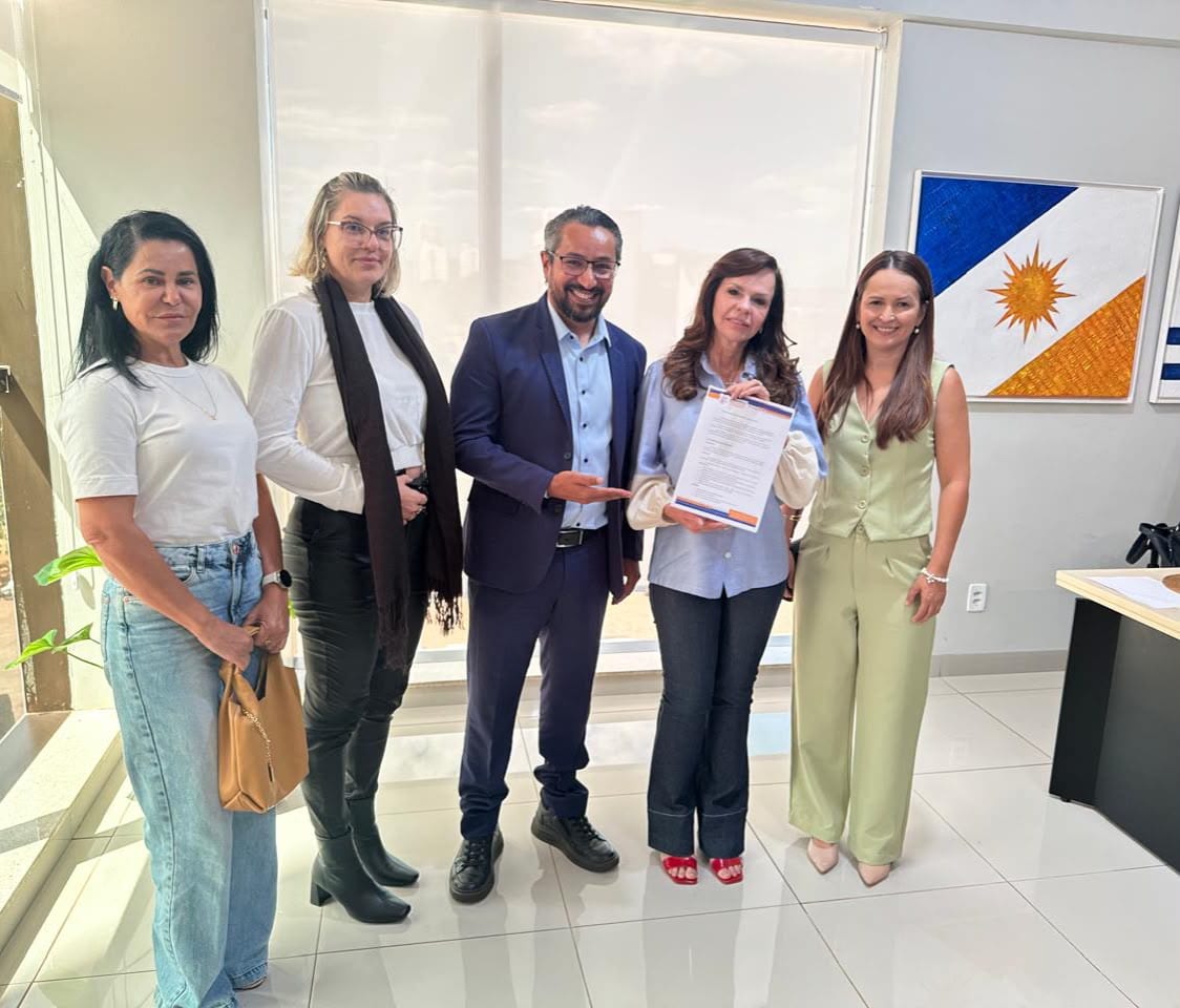 Dorinha recebe propostas do Sindiperito para modernizar Polícia Científica