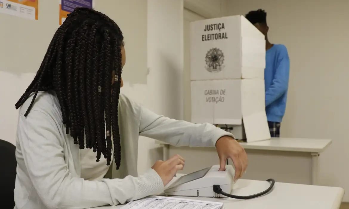 Apenas 16 eleitores votaram após prorrogação do horário no RS, diz TRE