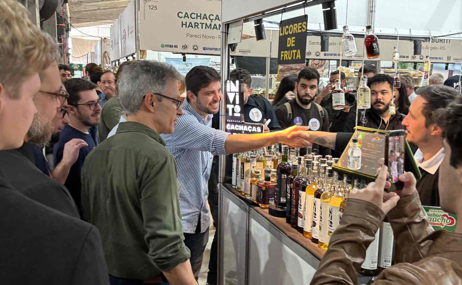 "Ficou melhor do que a mineira", diz Zema sobre produto de Novo Hamburgo na Expointer