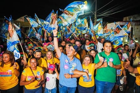 Com apoiadores e lideranças locais, Vicentinho e Amélio faz caminhada em Araguatins