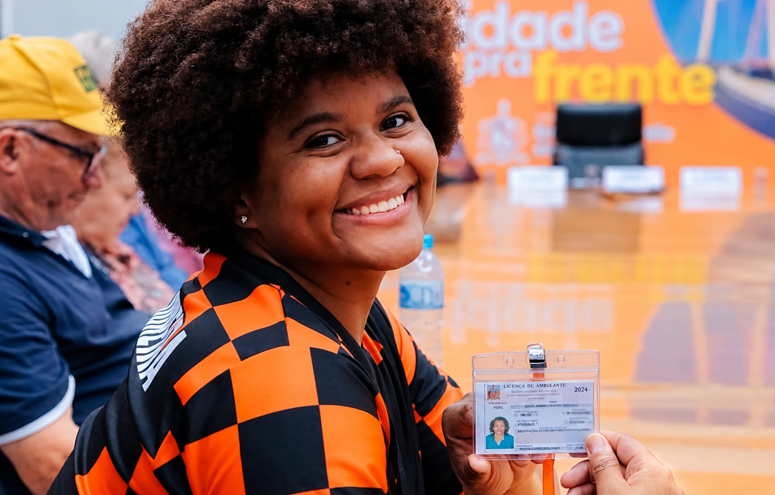 São Bernardo regulariza 81 ambulantes com carteirinhas de licença