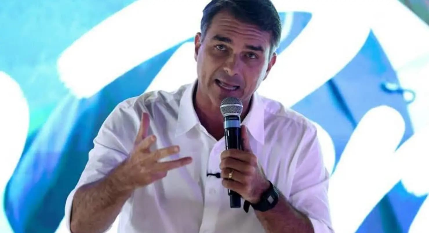 Flávio Bolsonaro não participará de debate presidencial neste domingo (17/10)
