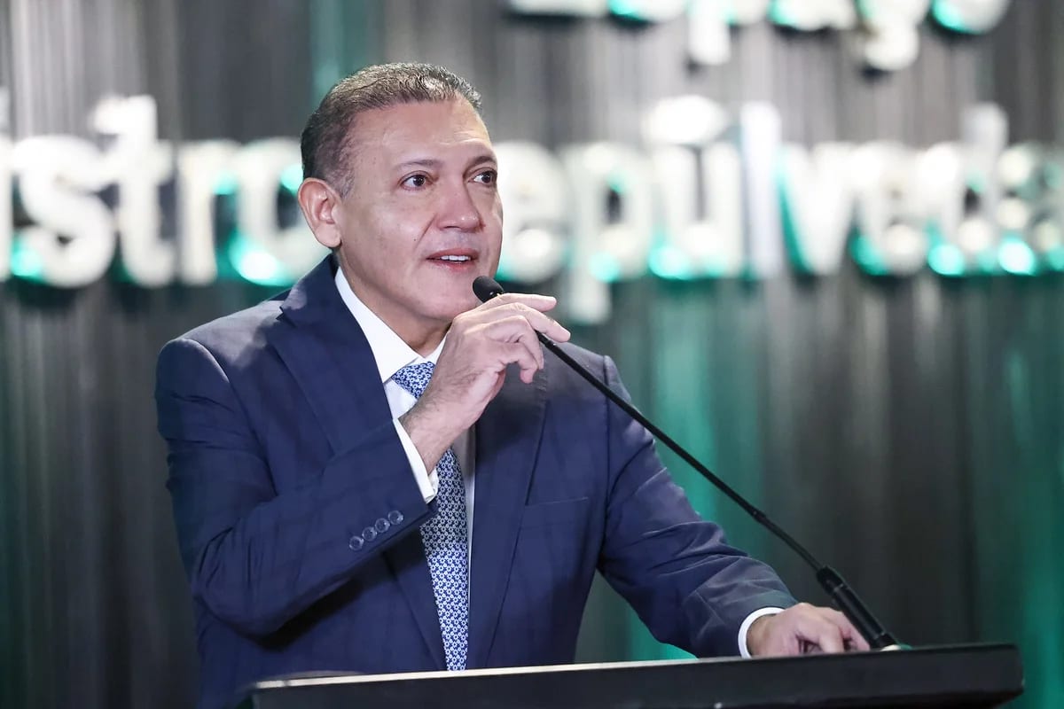 Presidente do TSE defende urnas a observadores internacionais: "Super Bowl"