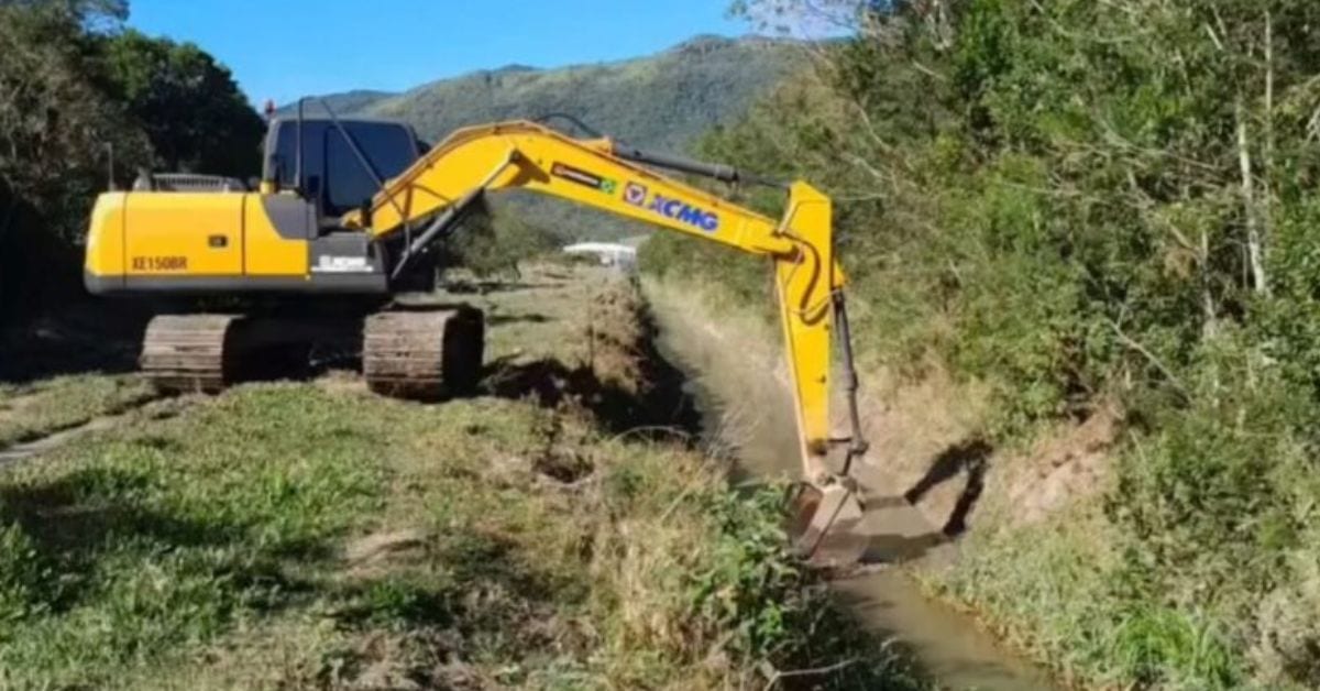 Governador Celso Ramos inicia desassoreamento do Rio do Meio nesta quinta (13)