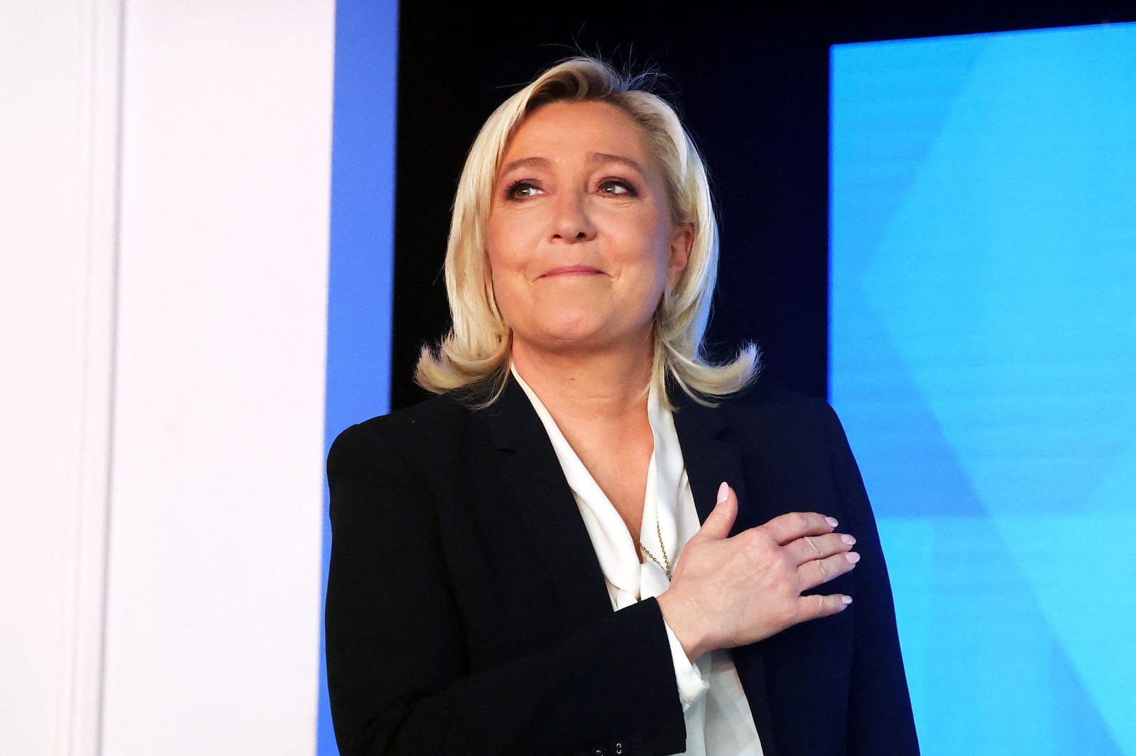 Marine Le Pen lança candidatura à presidência da França em meio a protestos