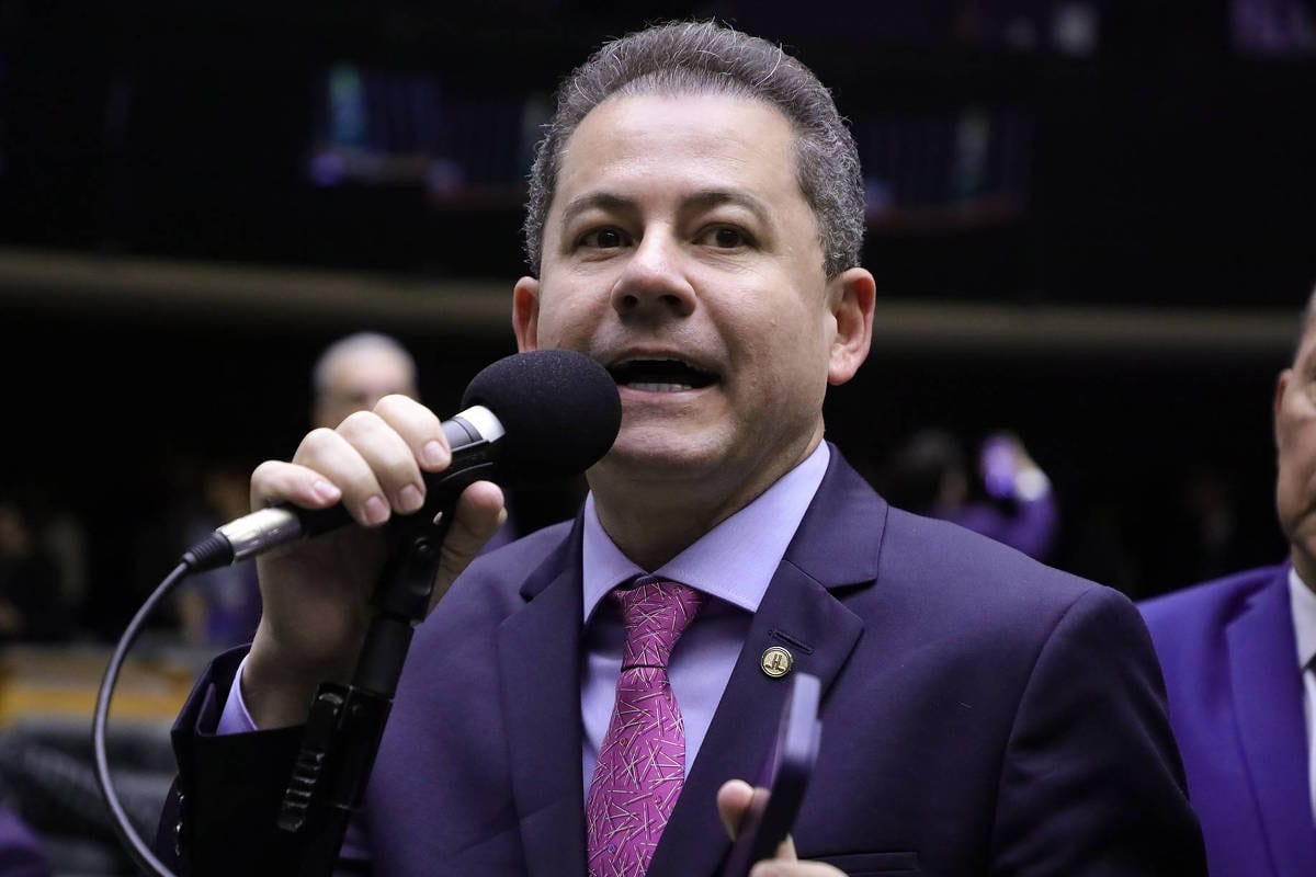Cezinha de Madureira nega irregularidade após buscas da PF