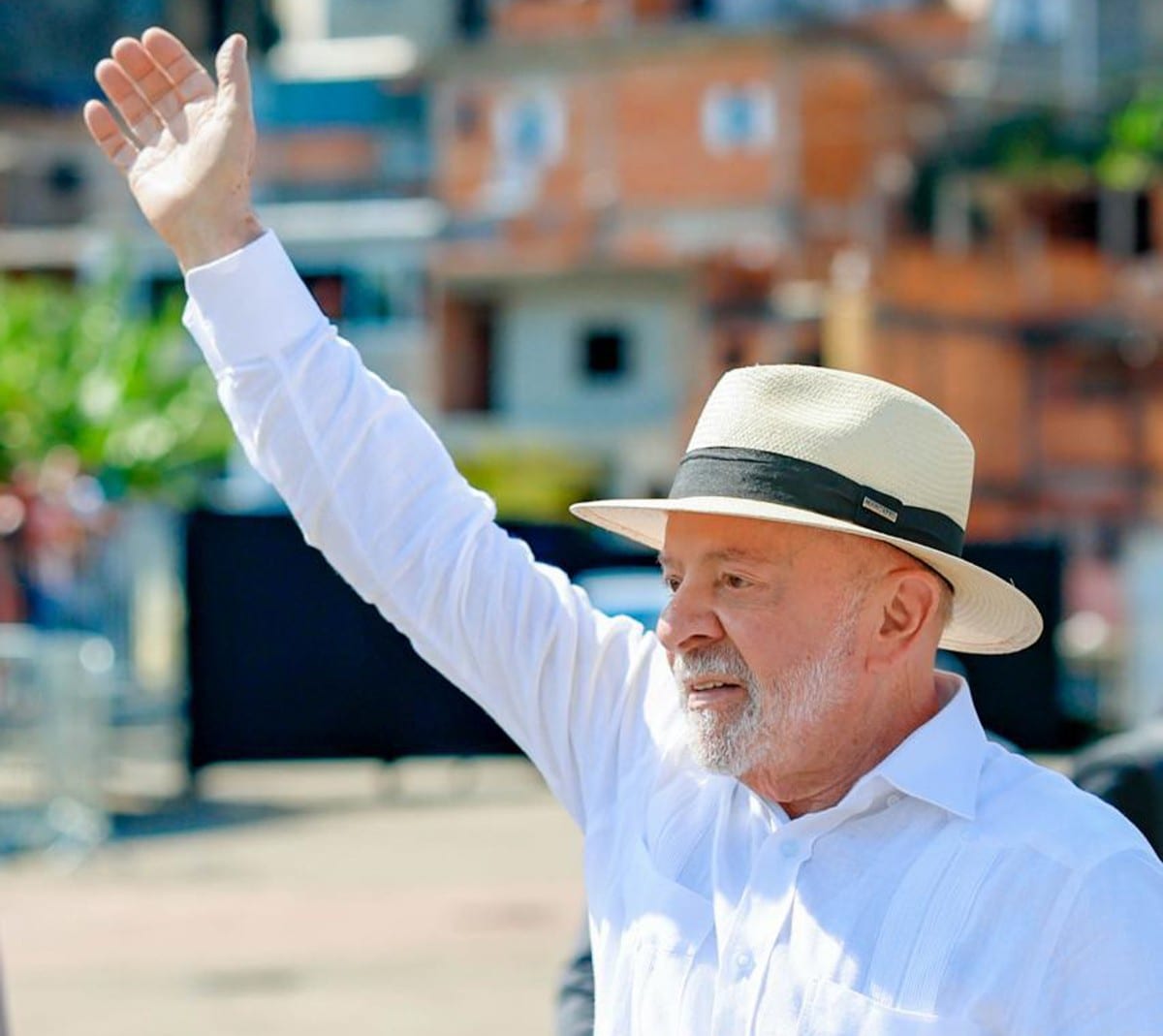 Lula chama Alcolumbre de amigo e anuncia reunião para acabar com a “taxa das blusinhas”