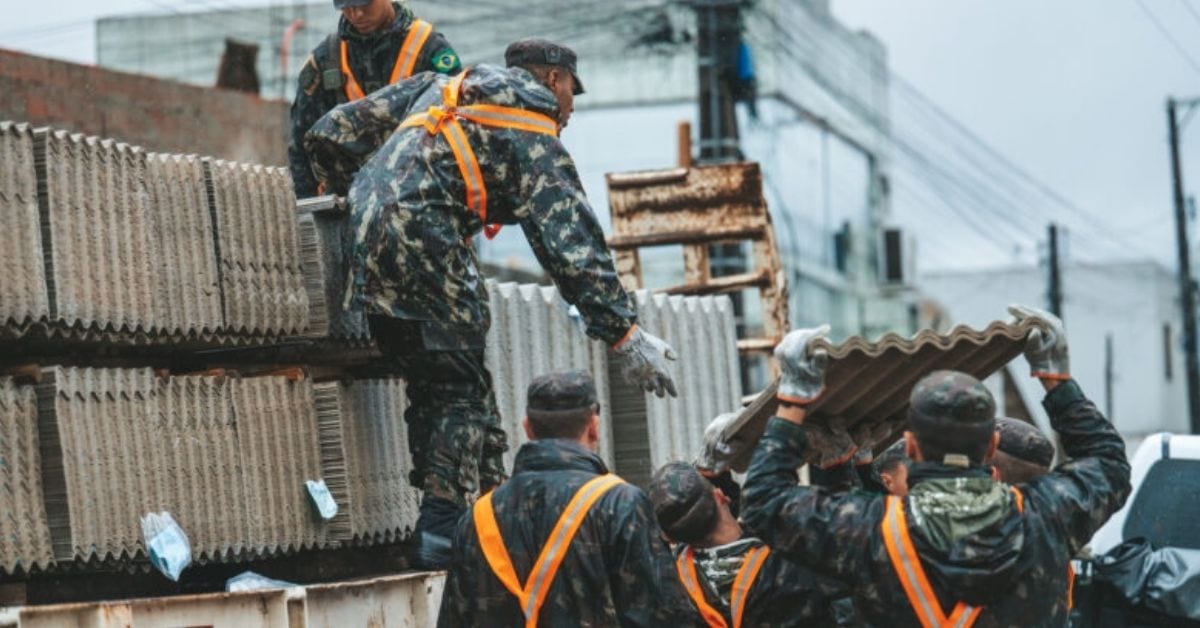 Biguaçu começa a entregar telhas após granizo e já soma 2,3 mil ocorrências