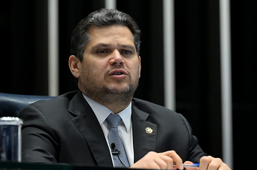 Davi comemora autorização para busca de petróleo na costa do Amapá