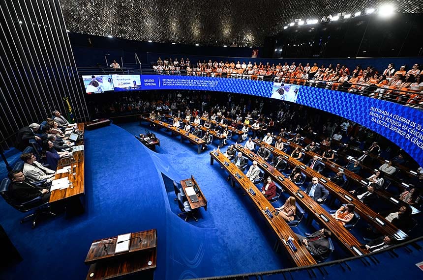 Senado celebra 25 anos da Fepecs e da ESCS, com mais de 2 mil formados