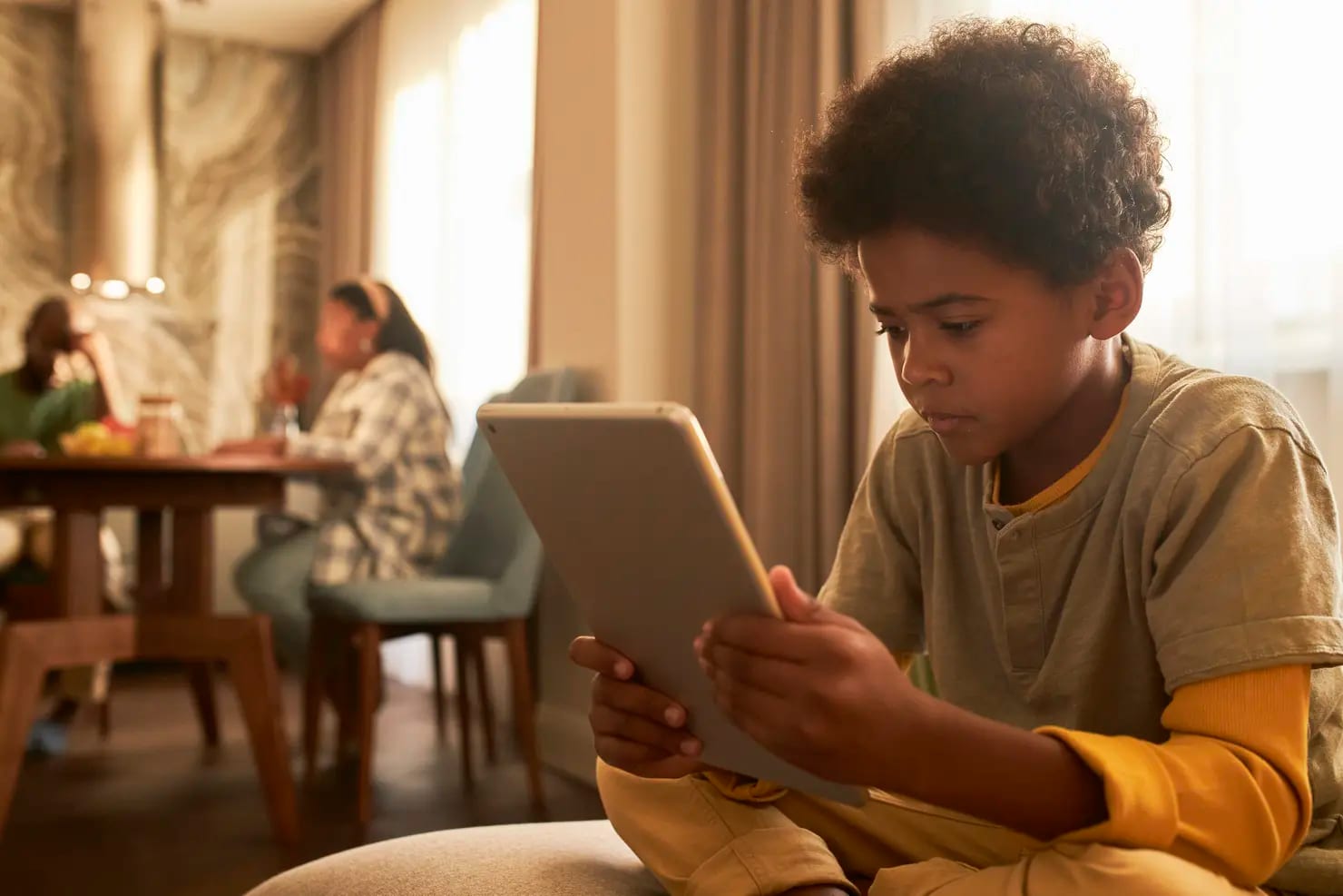 Só 1 em cada 10 jovens checa se informação online é verdadeira