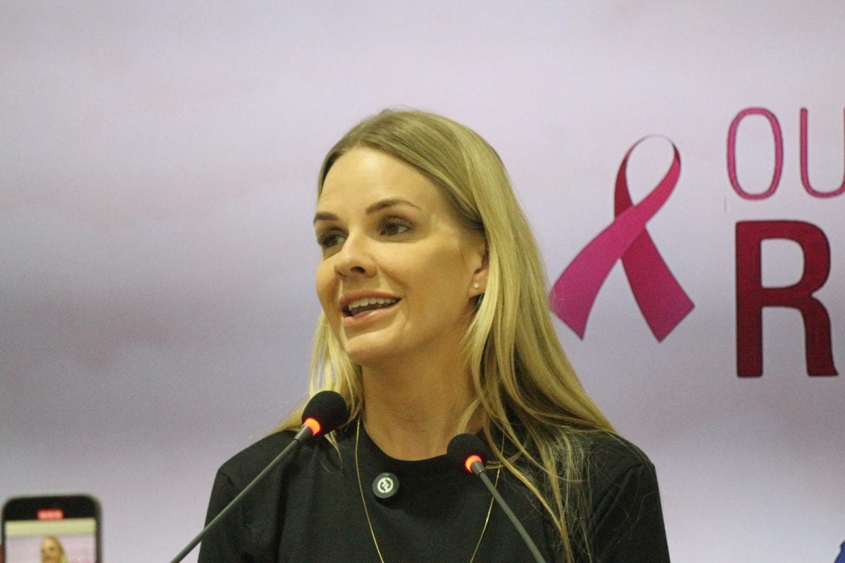 Bruna Molz retorna ao Executivo e Jeferson Redondo reassume cadeira na Câmara