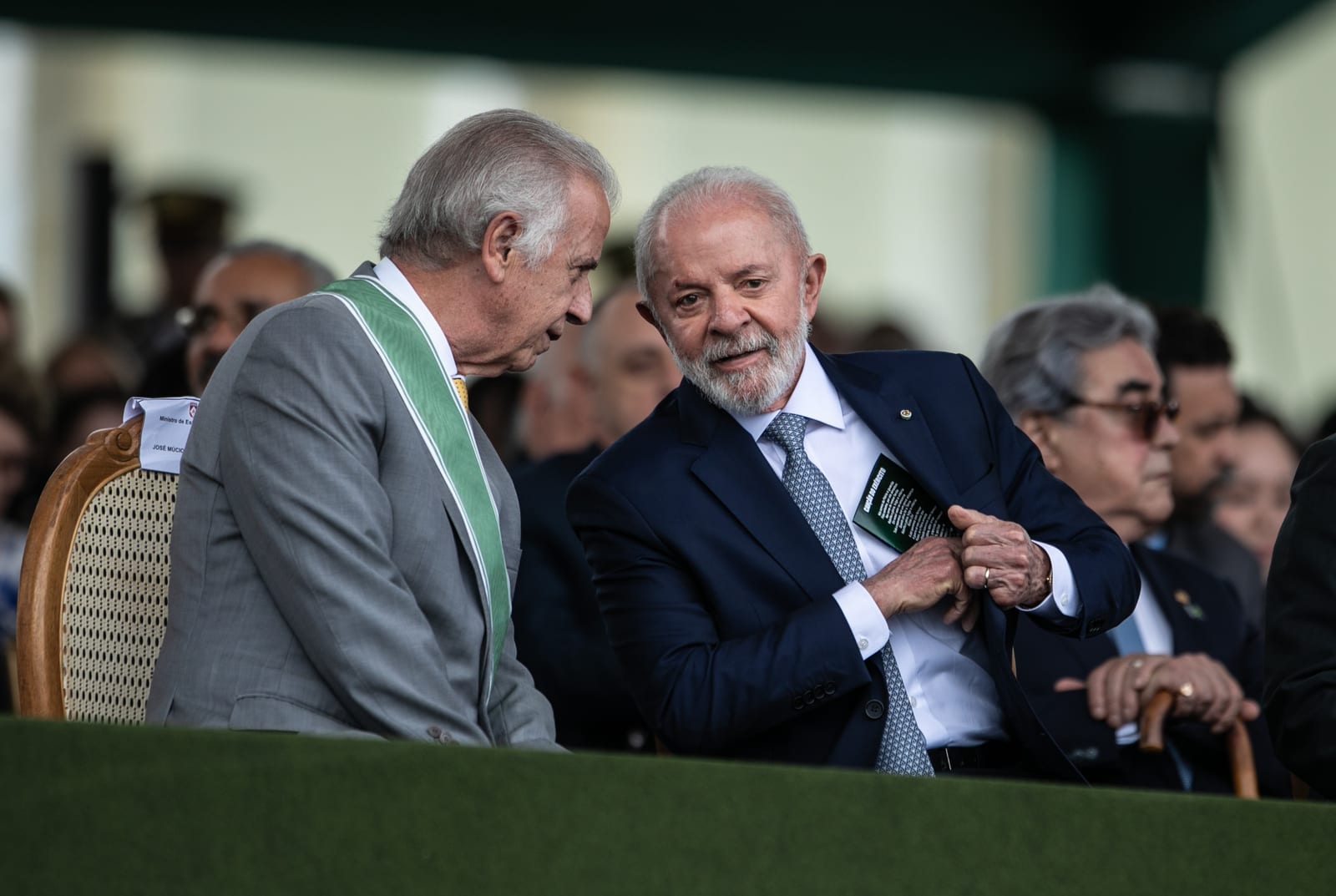 Lula se reúne com ministro da Defesa, que não deve permanecer em novo governo