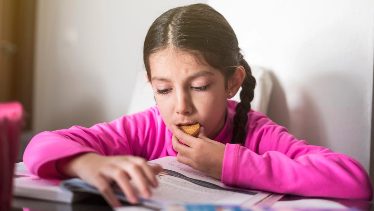 Ultraprocessados podem prejudicar a aprendizagem de crianças e adolescentes