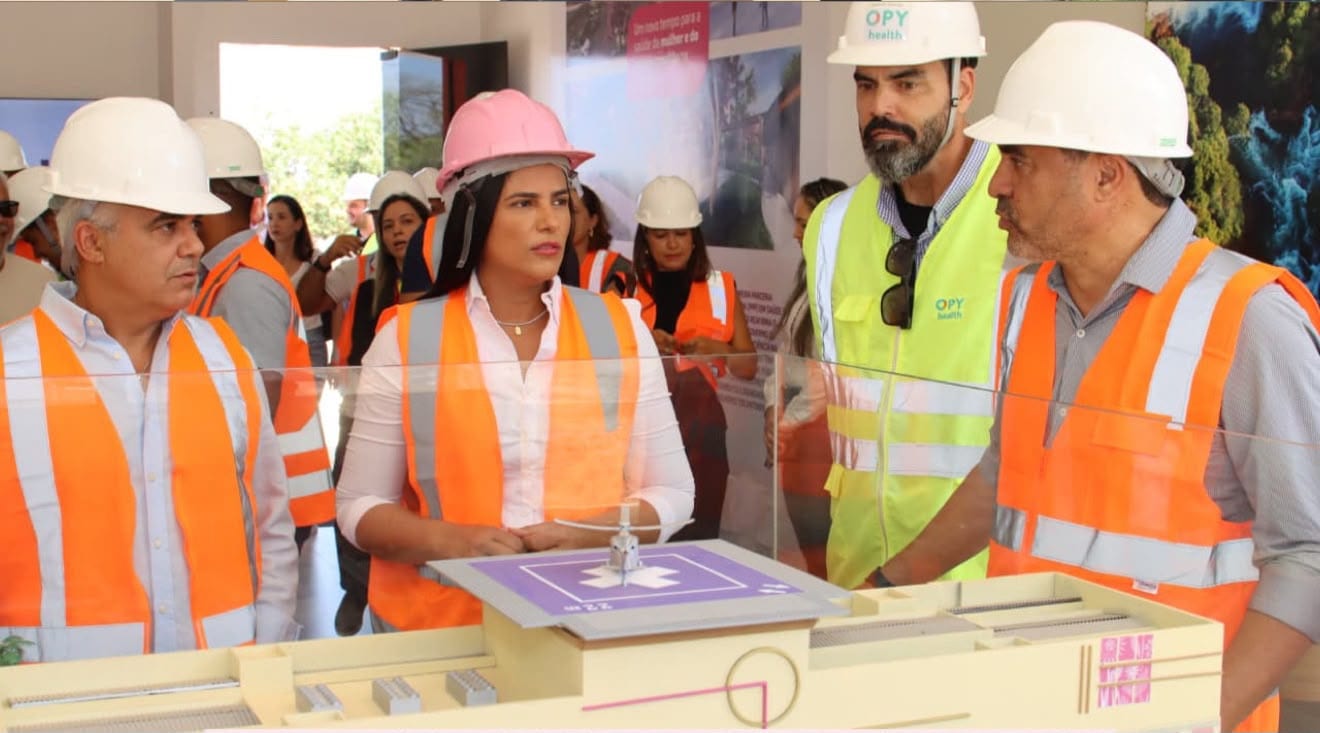 Karynne Sotero visita obras do Hospital da Mulher em Palmas, 76% concluídas