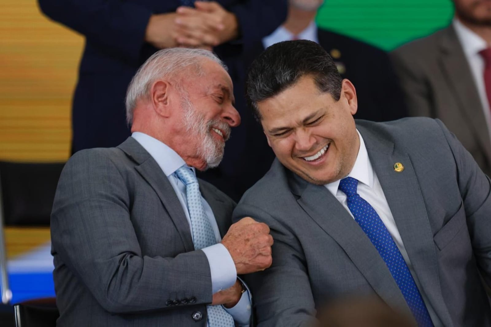 Lula cobra Senado por fim da escala 6x1; Alcolumbre pauta debate