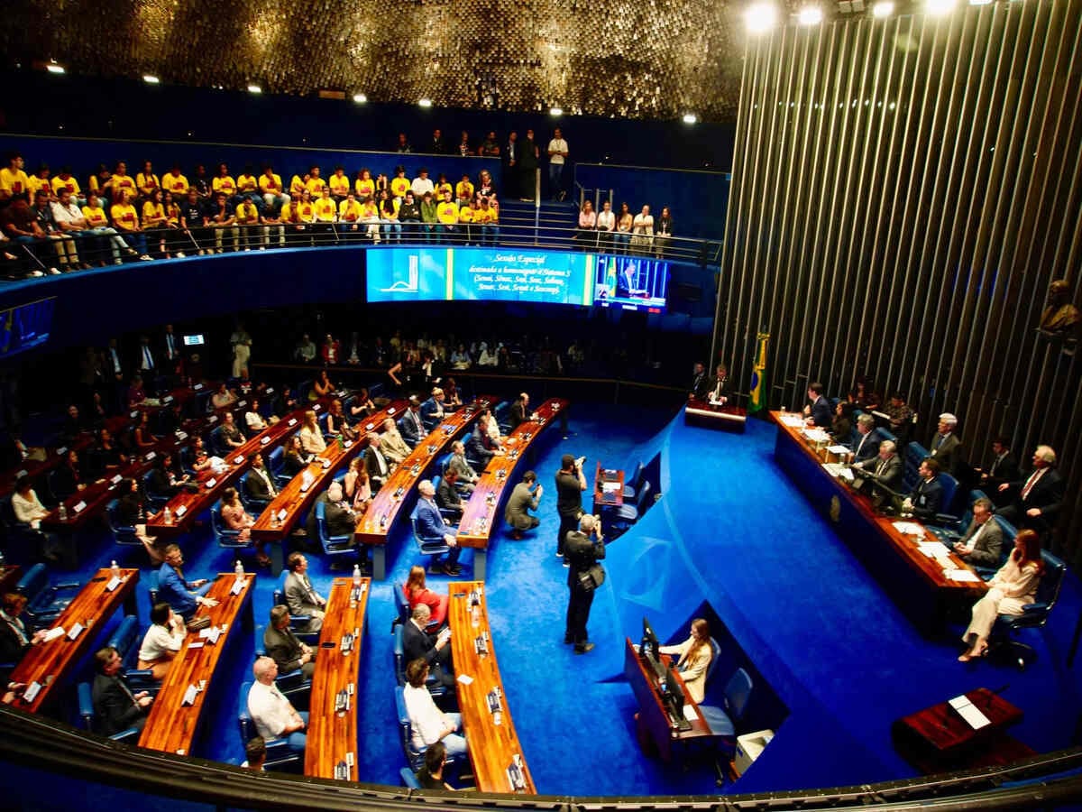 Senado adia para depois das eleições votação da PEC que acaba com escala 6×1