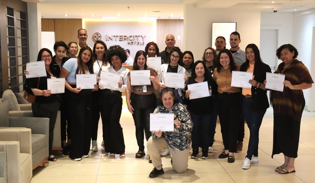 Curso gratuito amplia qualificação profissional no setor hoteleiro de Gravataí
