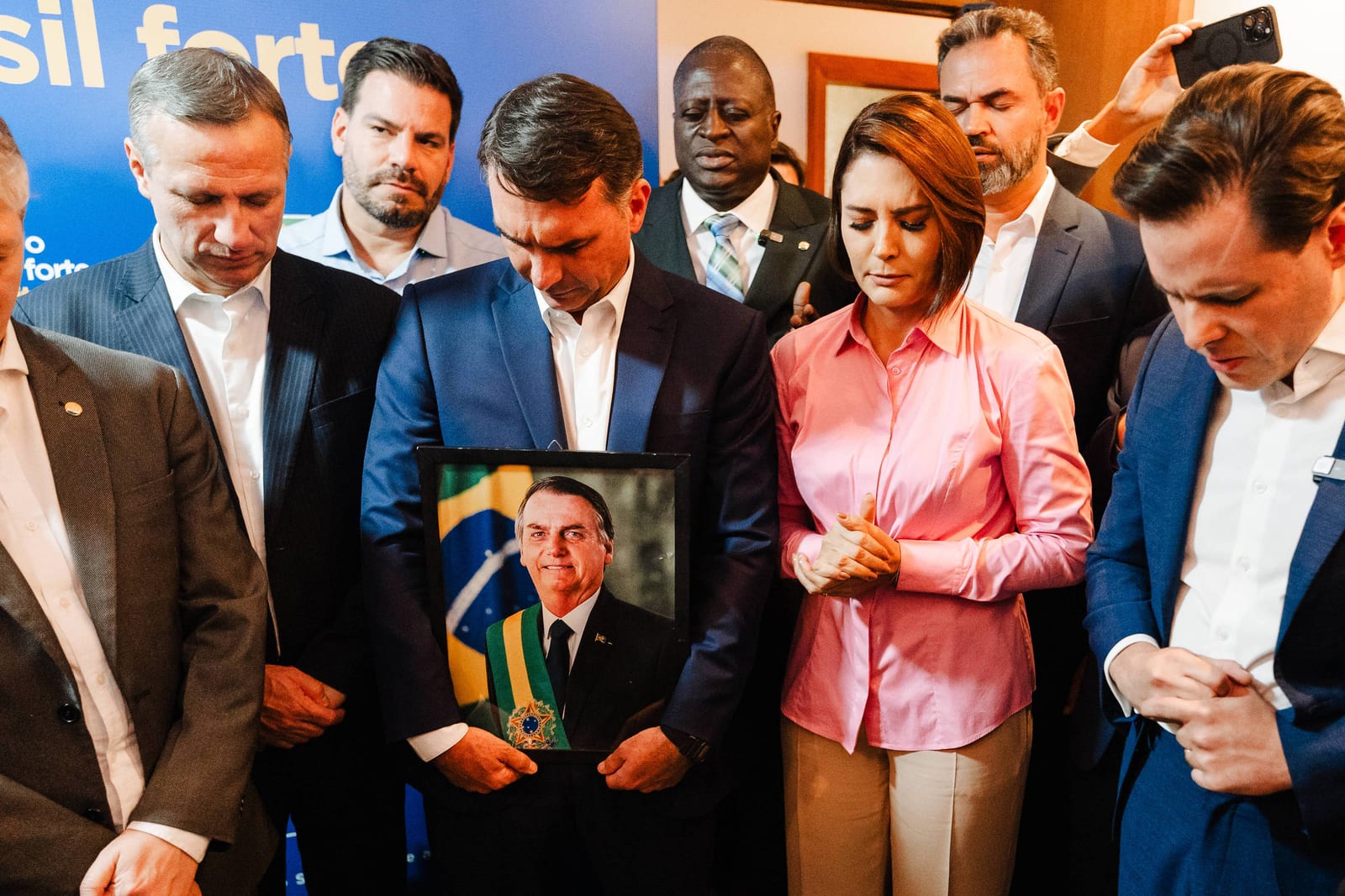 Michelle cita prisão de Bolsonaro e pede senadores aliados para “equilibrar os Poderes”