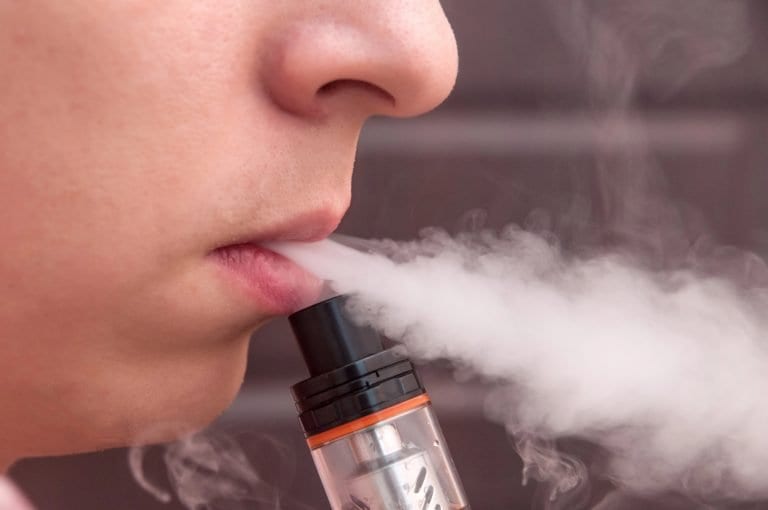 PL proíbe venda, importação e publicidade de cigarros eletrônicos (PL 2466/26)