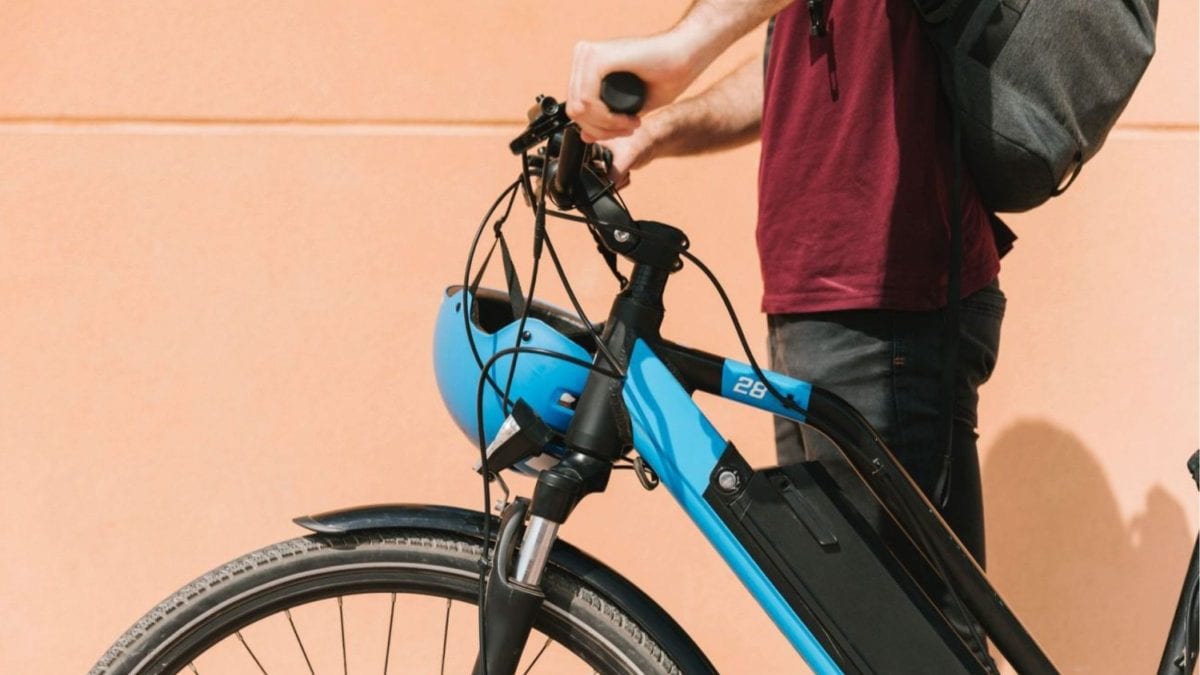 Projeto pode proibir menores de 15 anos de usar bikes elétricas