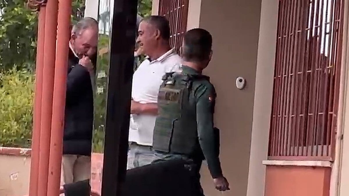 Prefeito do PL é preso por porte ilegal de arma em operação do Gaeco em SC