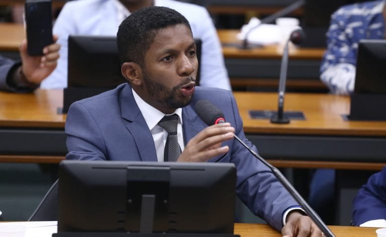 PL 3267/26 cria política nacional para crianças e adolescentes neurodivergentes